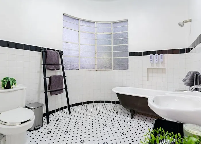 Huge For 23, Rare Indoor Garden Near Hotspots Сasa de vacaciones